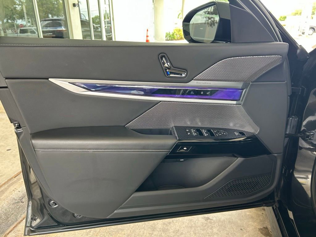 Used 2025 BMW 740i RWD image 37