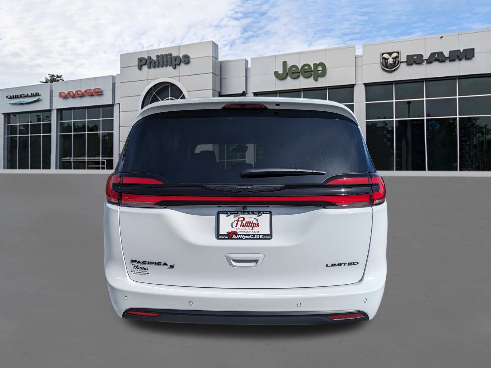 New 2026 Chrysler Pacifica Limited w/ S Appearance Package image 5