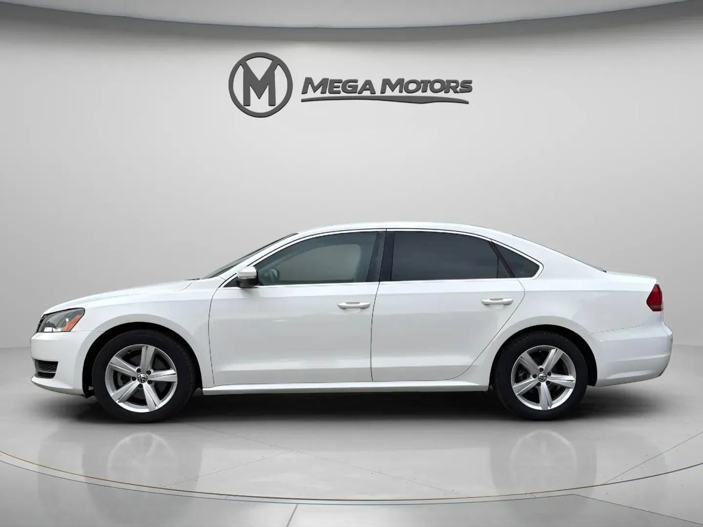 Used 2013 Volkswagen Passat TDI SE image 3