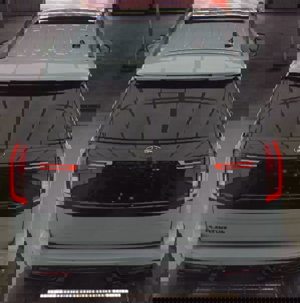 Used 2025 Ford Expedition Platinum w/ Stealth Appearance Package image 4