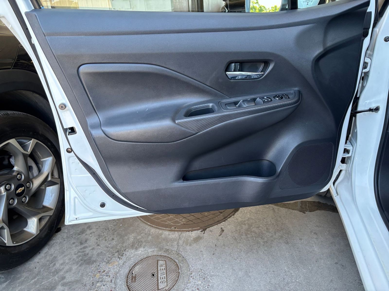 Used 2025 Nissan Versa SV FWD image 18
