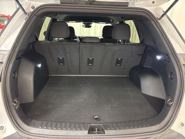 Used 2025 Chevrolet Equinox LT w/ Safety and Technology Package image 12