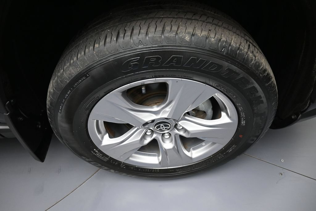 Used 2023 Toyota RAV4 XLE AWD/4WD image 13