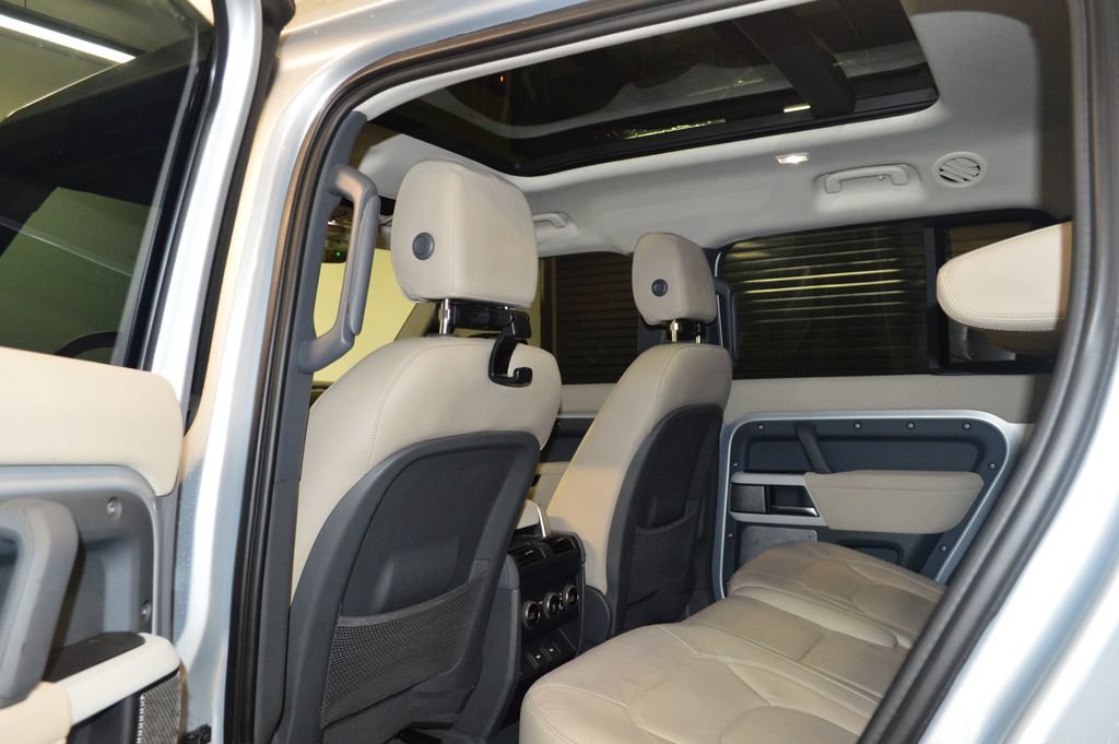 Used 2023 Land Rover Defender 130 SE AWD/4WD image 31