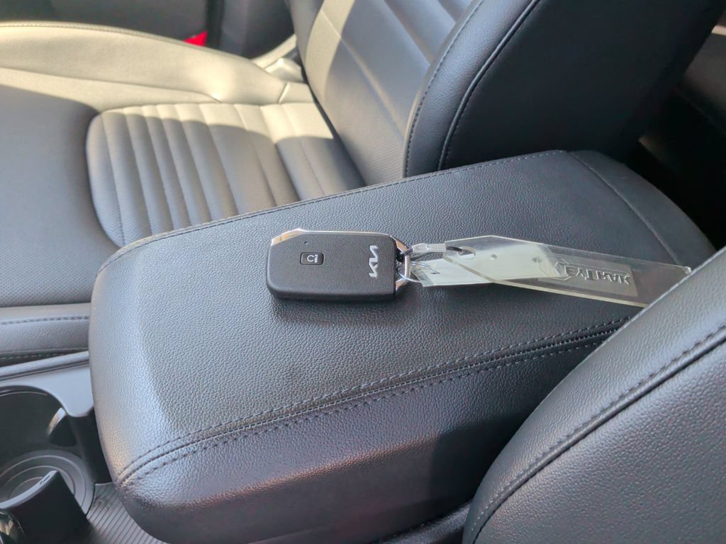 Used 2025 Kia Sportage SX FWD image 31