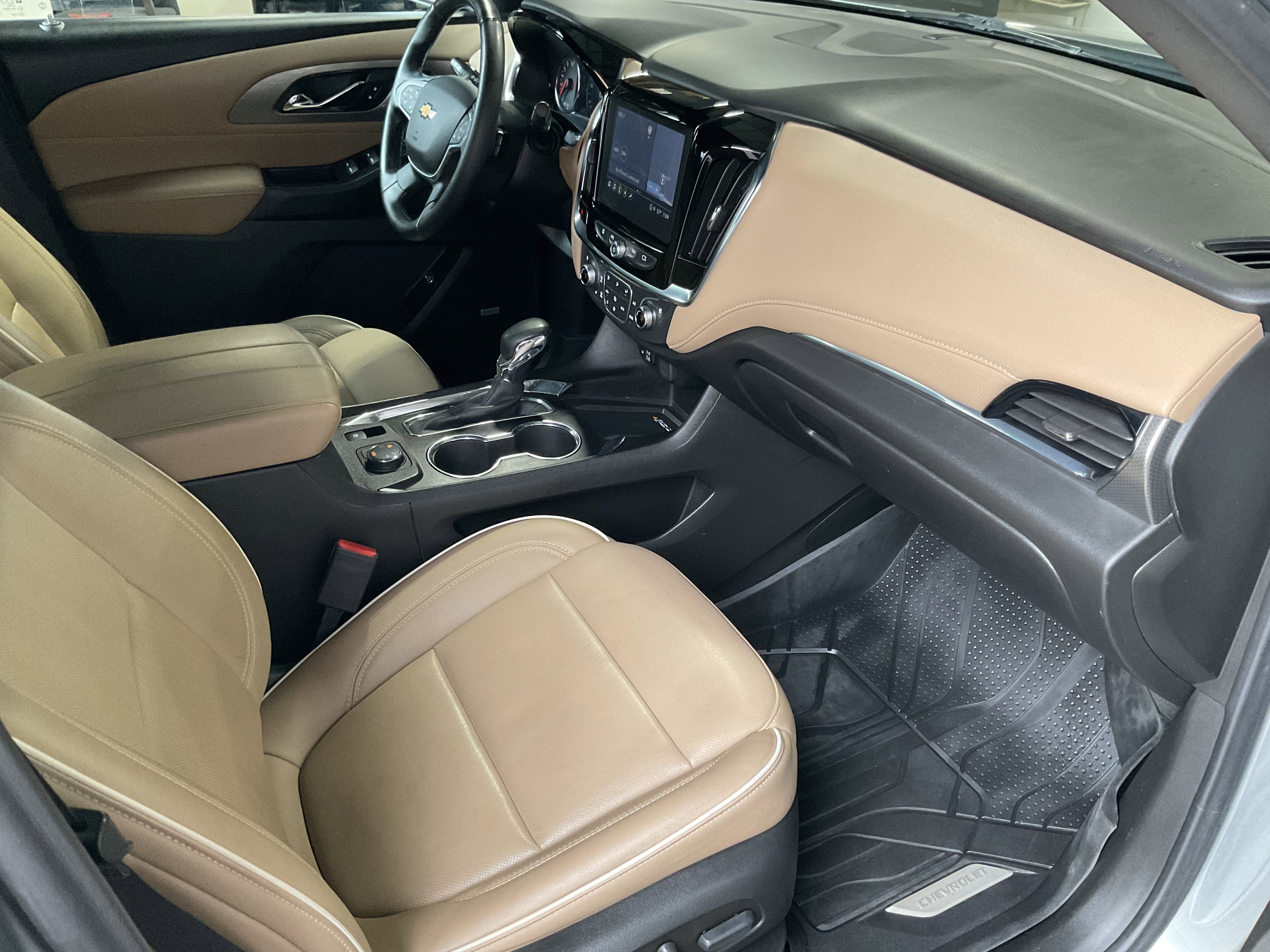 Used 2023 Chevrolet Traverse Premier image 29