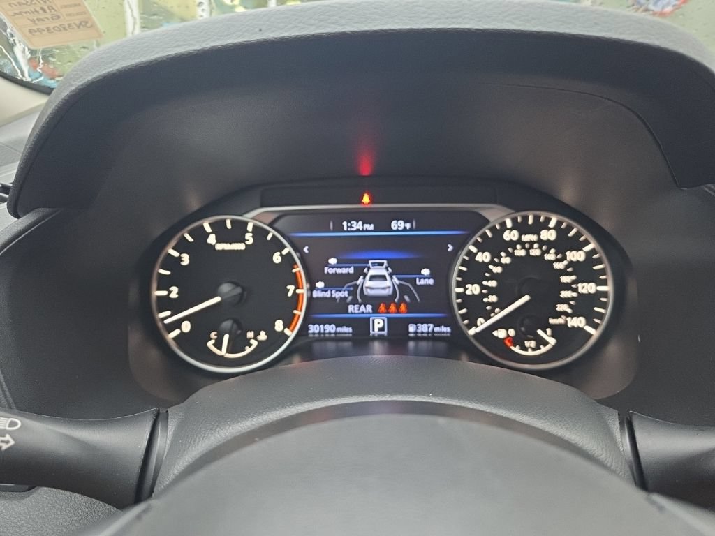 Used 2025 Nissan Altima 2.5 SV FWD image 16