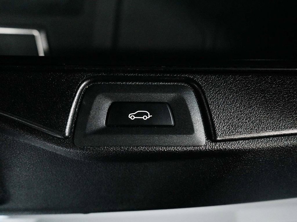 Used 2025 BMW X5 M Competition w/ Executive Package image 44