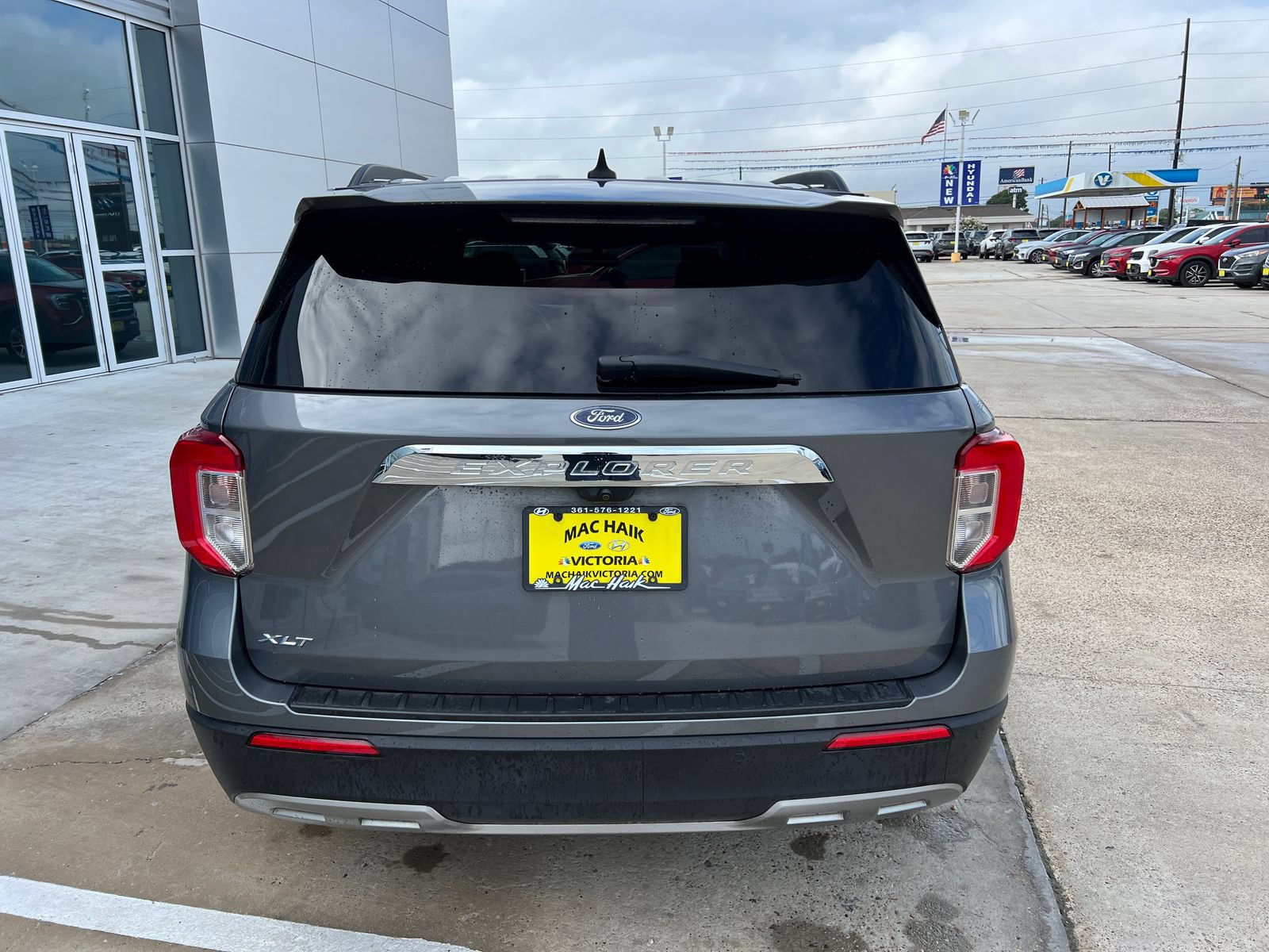 Used 2023 Ford Explorer XLT w/ Equipment Group 202A RWD image 4