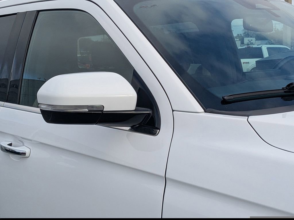 Used 2024 Ford Expedition Limited image 11