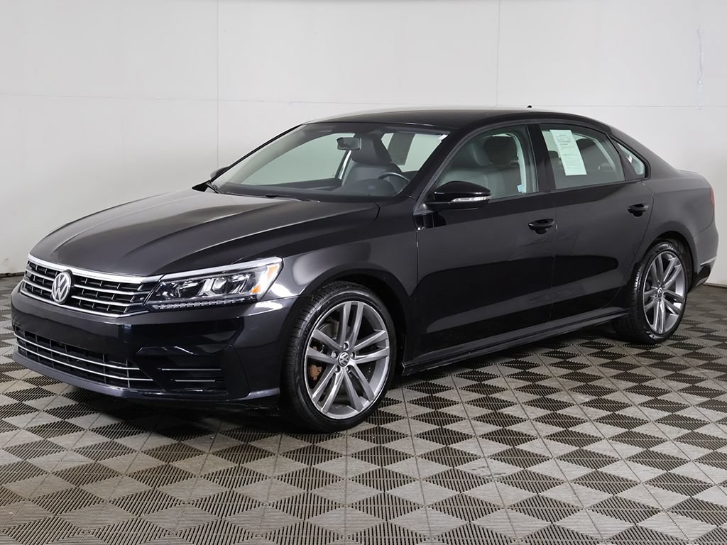 Used 2018 Volkswagen Passat 2.0T R-Line w/ R-Line Lighting Package FWD image 8