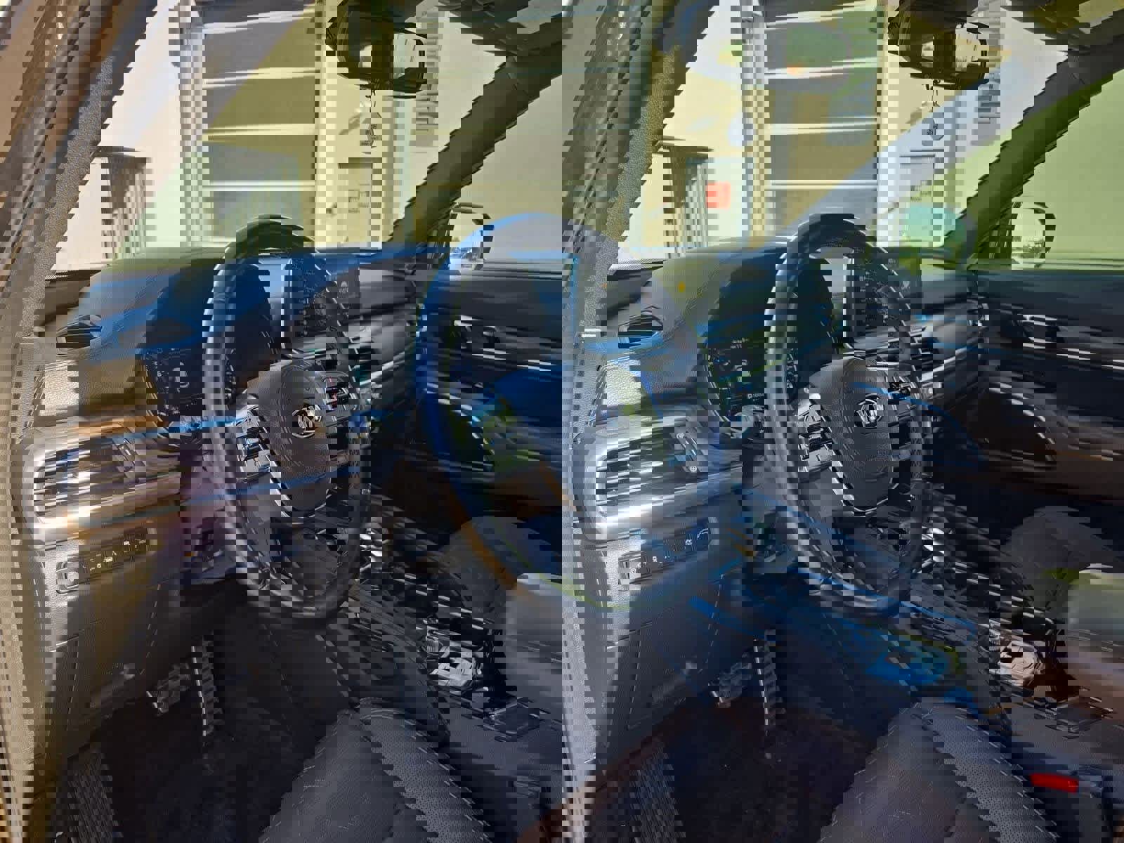 Used 2020 Kia Telluride SX w/ SX Prestige Package image 2