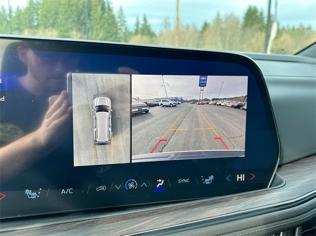 New 2025 Chevrolet Suburban LT w/ Comfort Package image 15