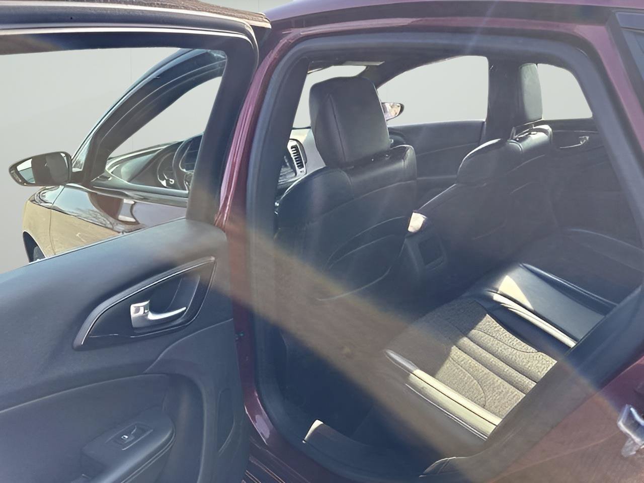 Used 2015 Chrysler 200 S FWD image 17