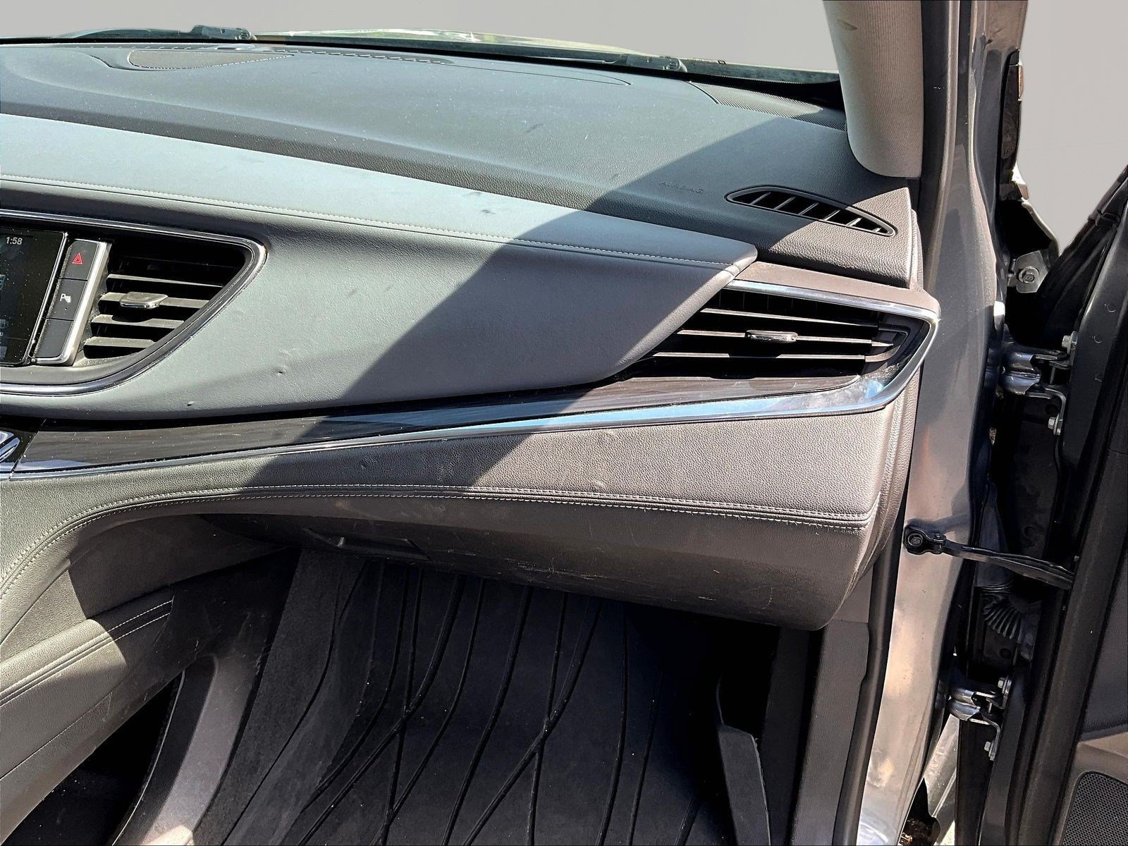 Used 2018 Buick Enclave Essence FWD image 27