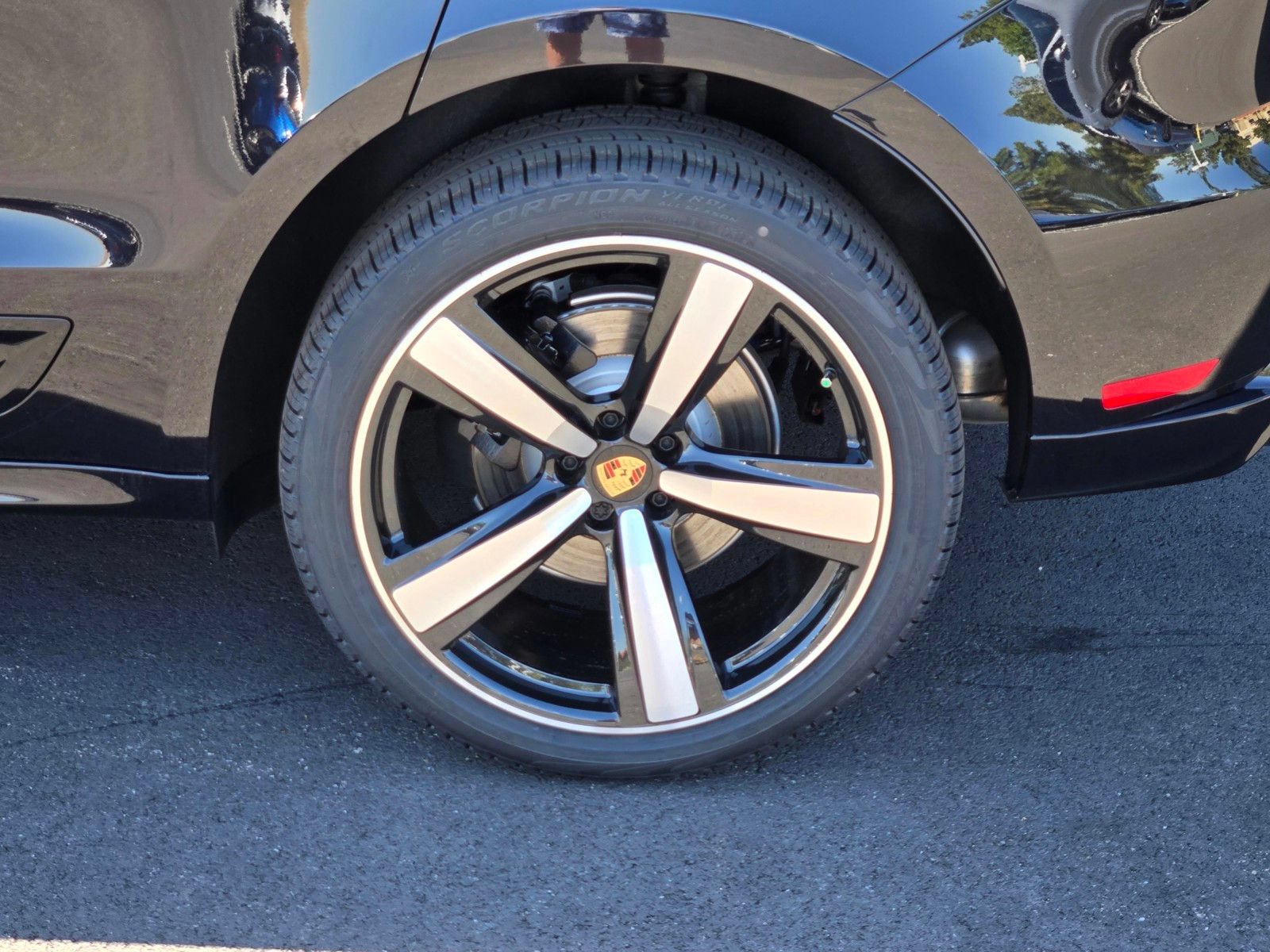 New 2026 Porsche Macan AWD/4WD image 8