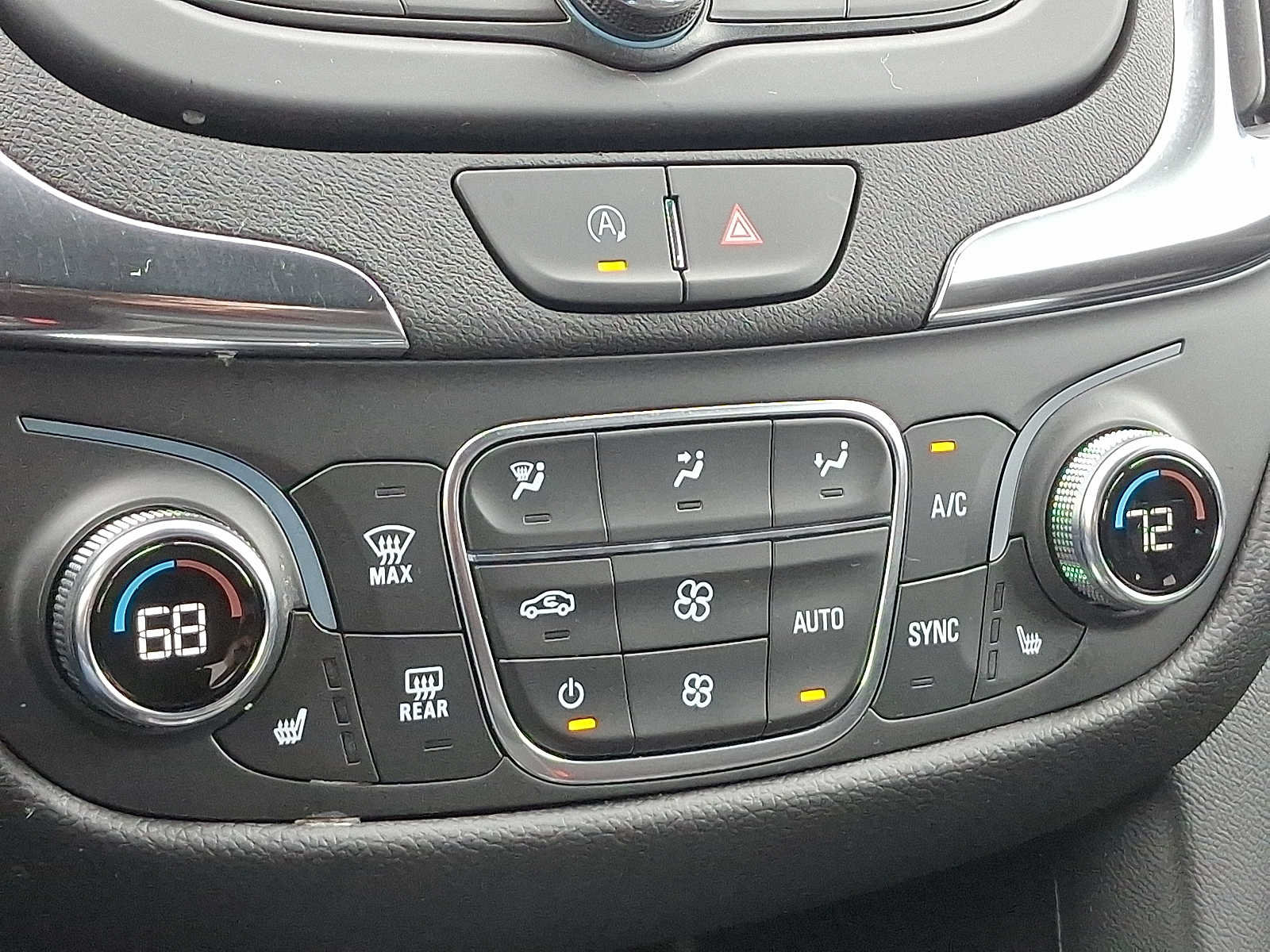Used 2024 Chevrolet Equinox LT AWD/4WD image 16