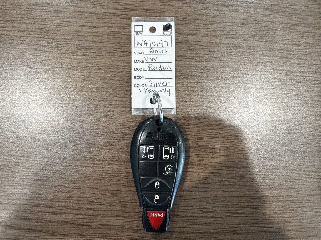 Used 2010 Volkswagen Routan SE image 40