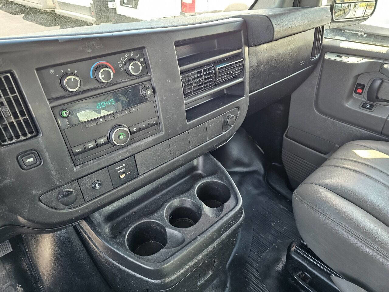 Used 2014 Chevrolet Express 2500 RWD image 14