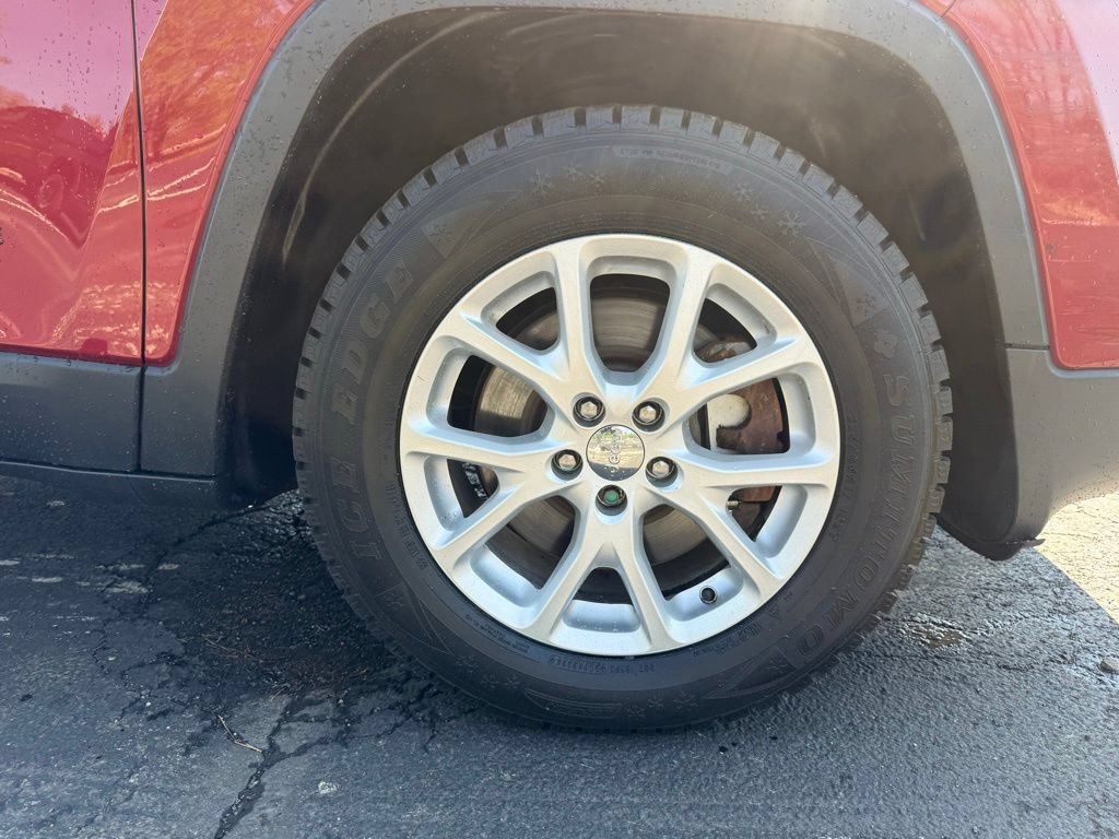 Used 2017 Jeep Cherokee Latitude w/ Cold Weather Group AWD/4WD image 51