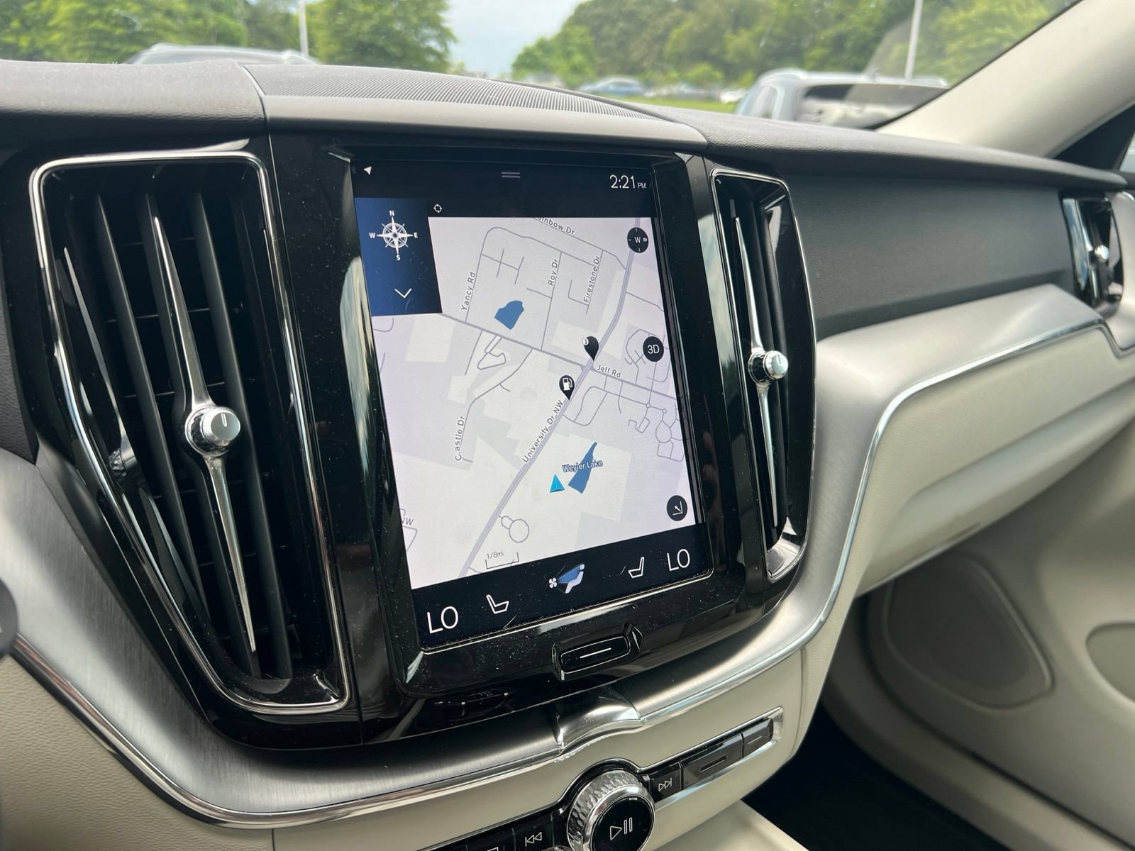 Used 2019 Volvo XC60 T5 Momentum w/ Premium Package FWD image 14