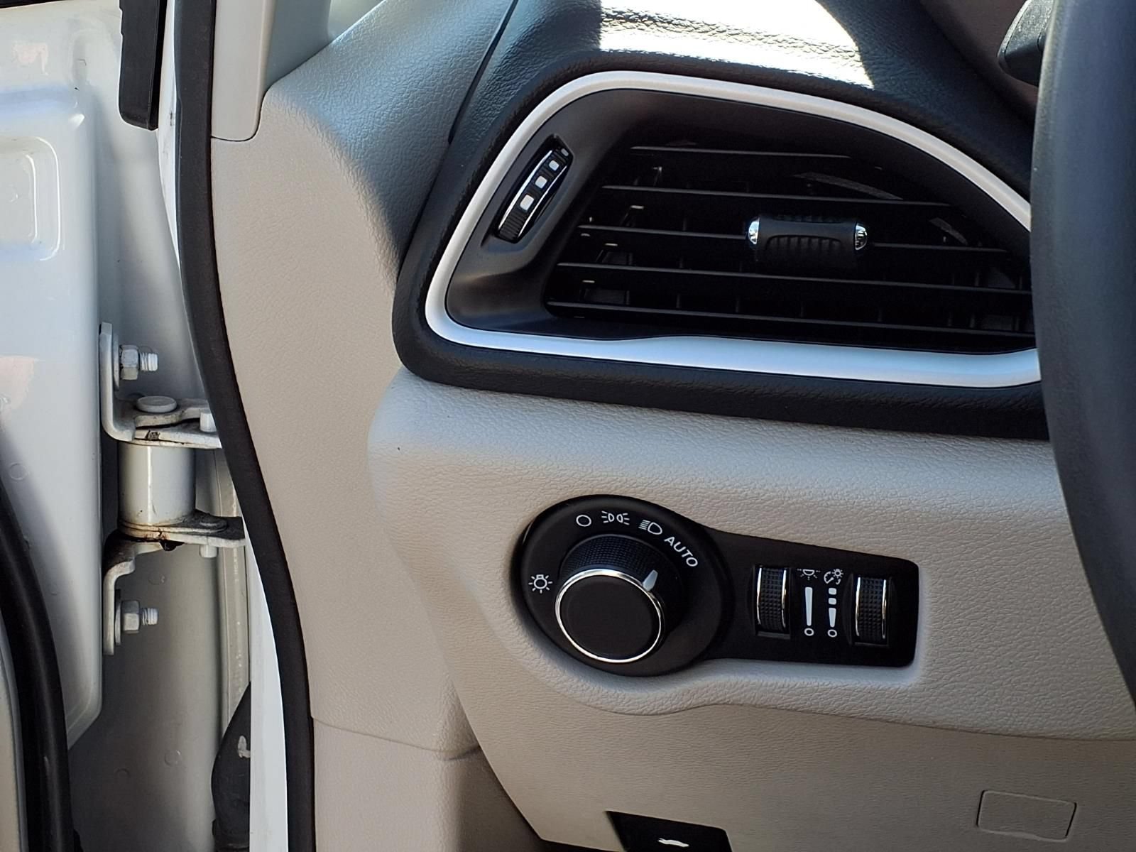 Used 2023 Chrysler Voyager LX FWD image 15
