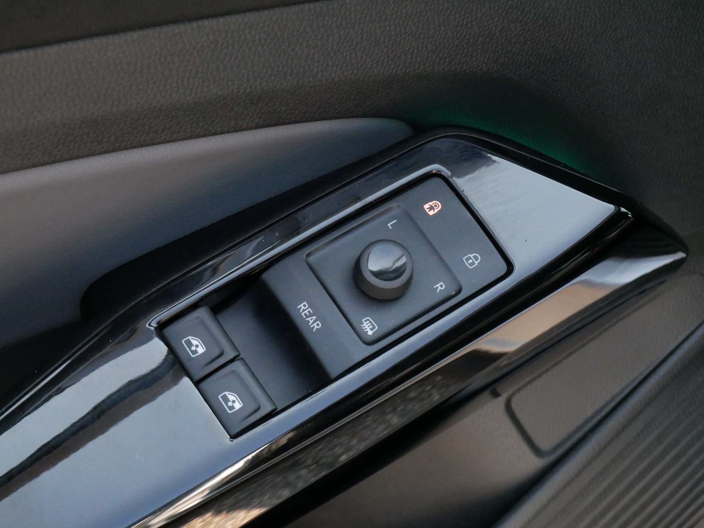 Certified 2021 Volkswagen ID.4 Pro RWD image 16