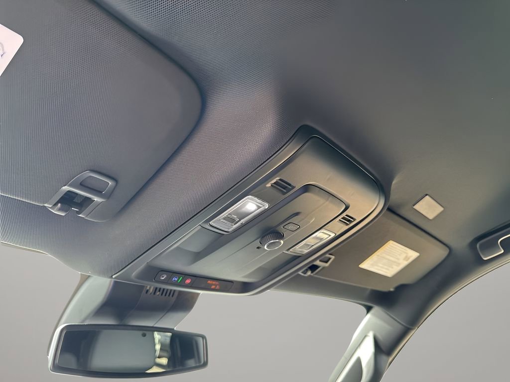 Used 2025 Chevrolet Suburban Z71 image 37