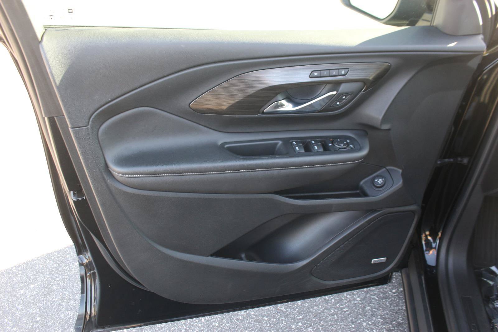 Used 2022 GMC Terrain SLT w/ Infotainment Package II FWD image 13