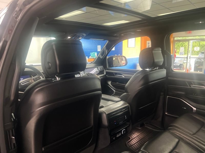 Used 2023 Jeep Wagoneer Series II AWD/4WD image 15