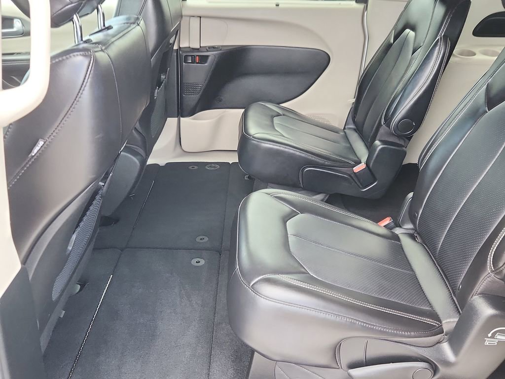 Used 2024 Chrysler Pacifica Touring-L FWD image 10