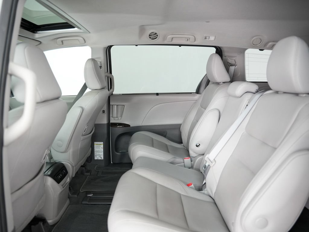 Used 2020 Toyota Sienna XLE w/ XLE Navigation Package FWD image 34