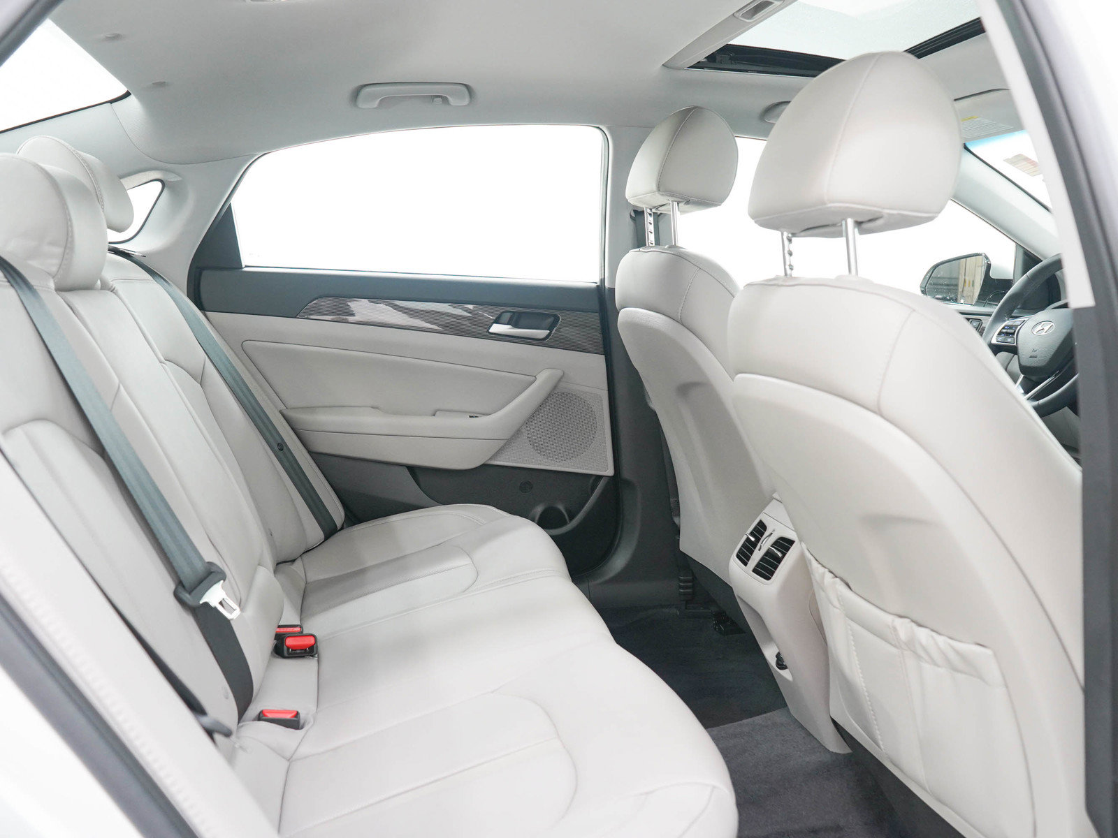 Used 2018 Hyundai Sonata Limited w/ Cargo Package FWD image 12