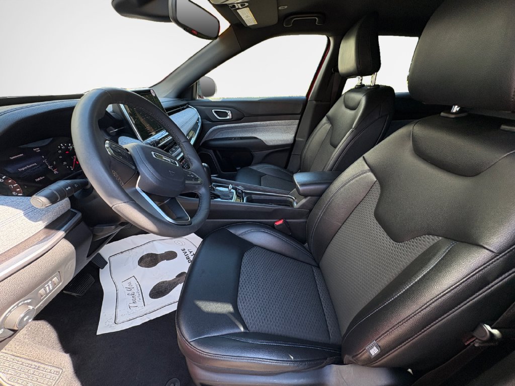 Certified 2025 Jeep Compass Latitude AWD/4WD image 12