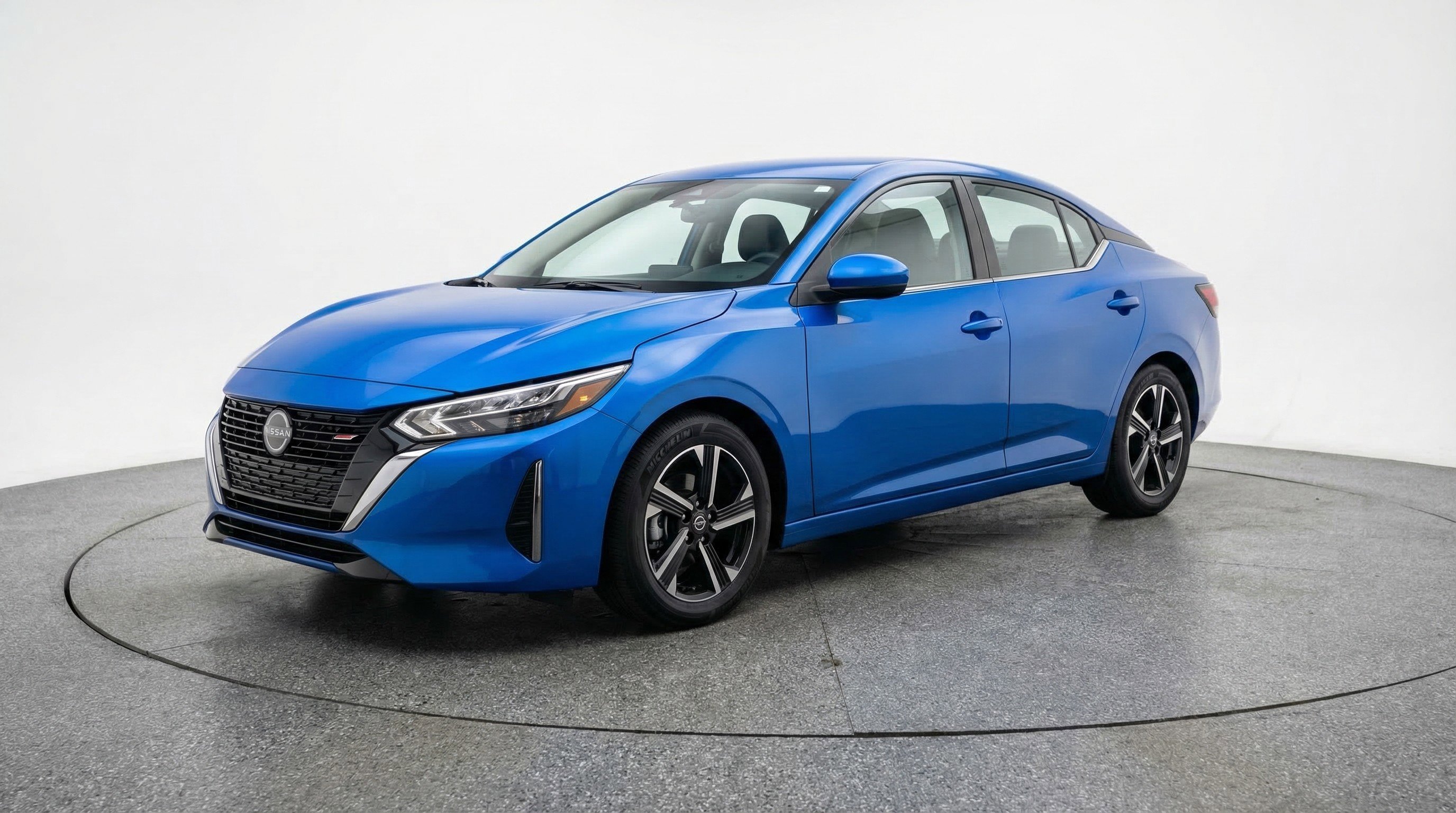 Used 2025 Nissan Sentra SV image 3