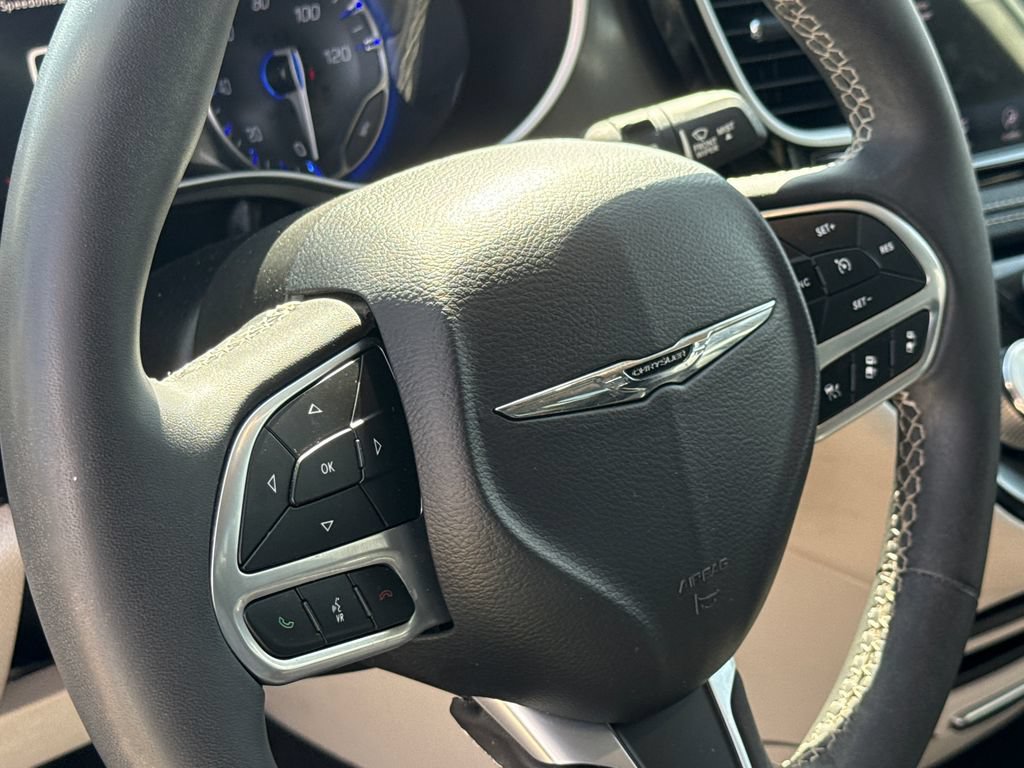 Used 2023 Chrysler Pacifica Touring-L FWD image 29