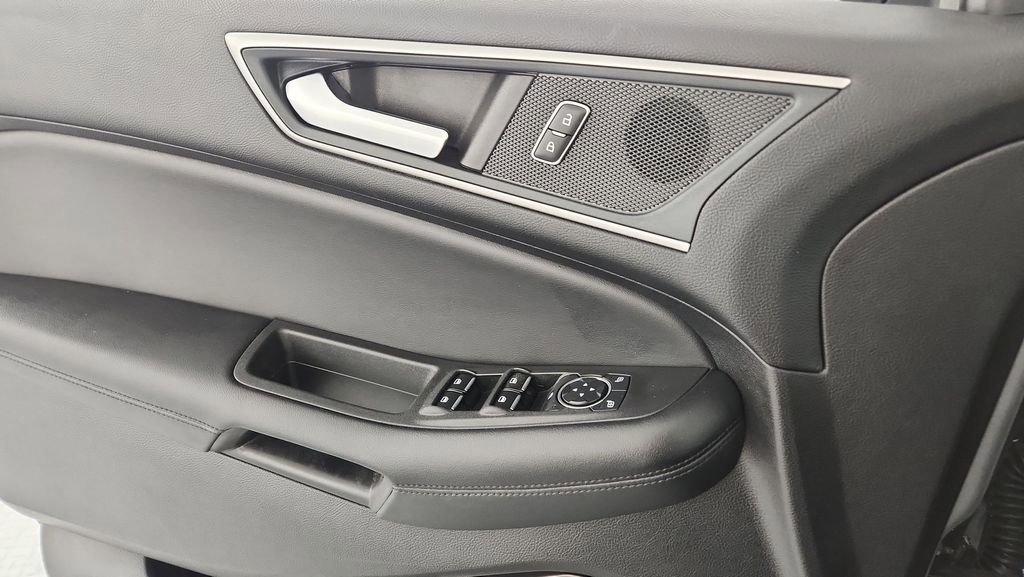 Used 2023 Ford Edge SEL image 16