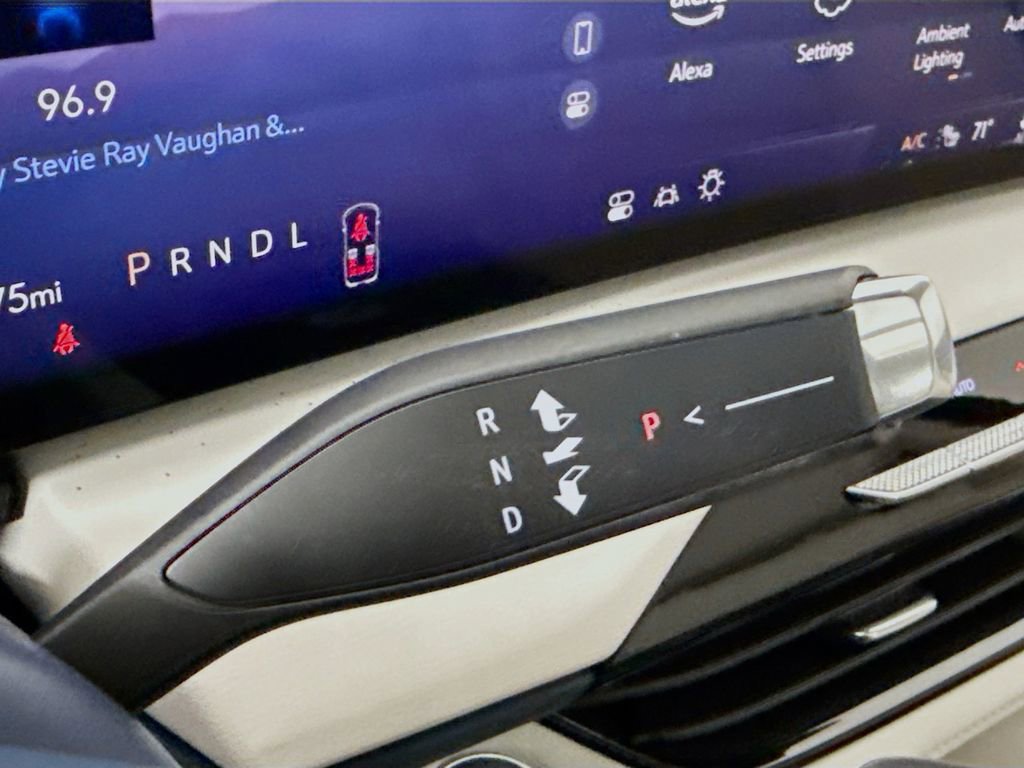 Used 2025 Buick Enclave Avenir w/ Super Cruise Package image 17