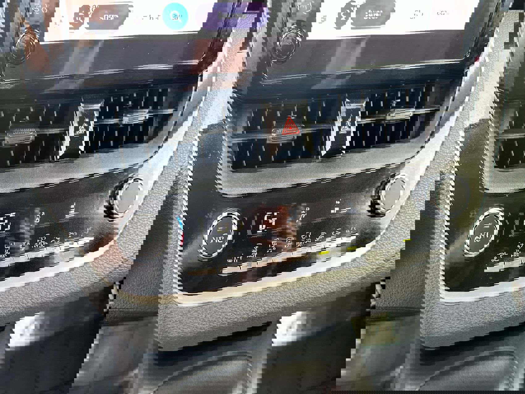 Used 2024 Toyota Corolla LE image 19