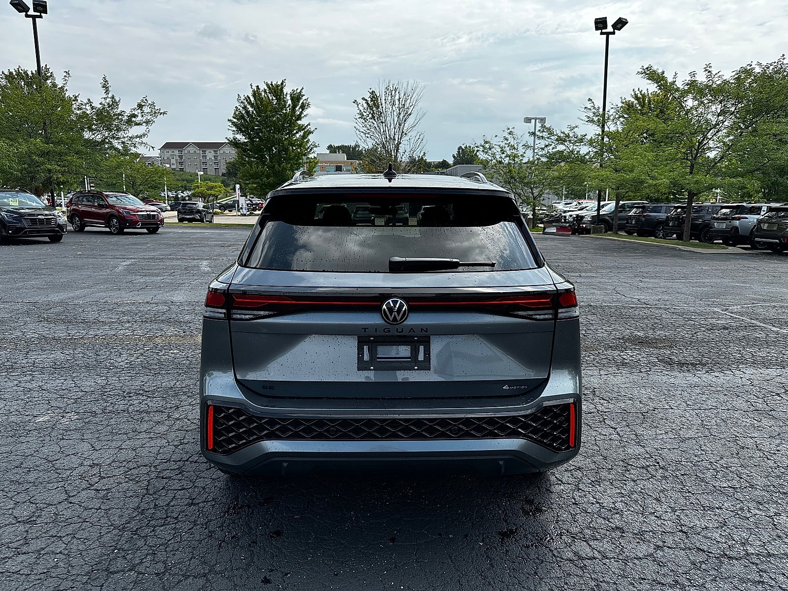 Used 2025 Volkswagen Tiguan SE R-Line AWD/4WD image 4