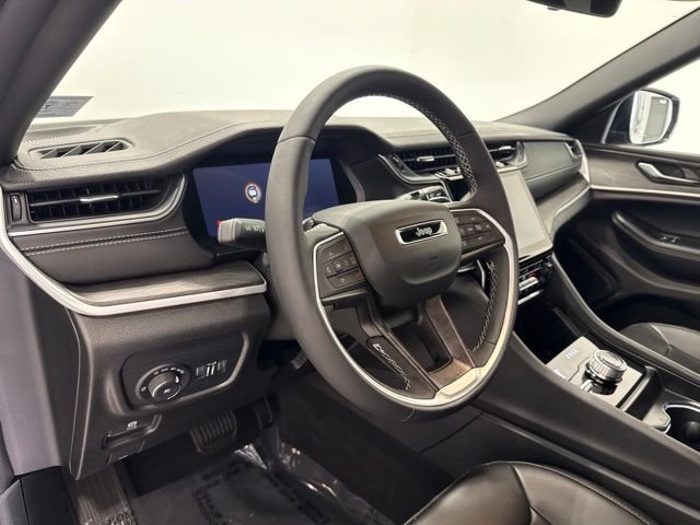 Used 2025 Jeep Grand Cherokee Limited AWD/4WD image 21