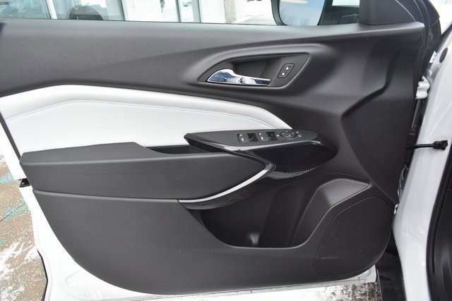 Used 2025 Chevrolet Trax LT w/ LT Convenience Package image 14