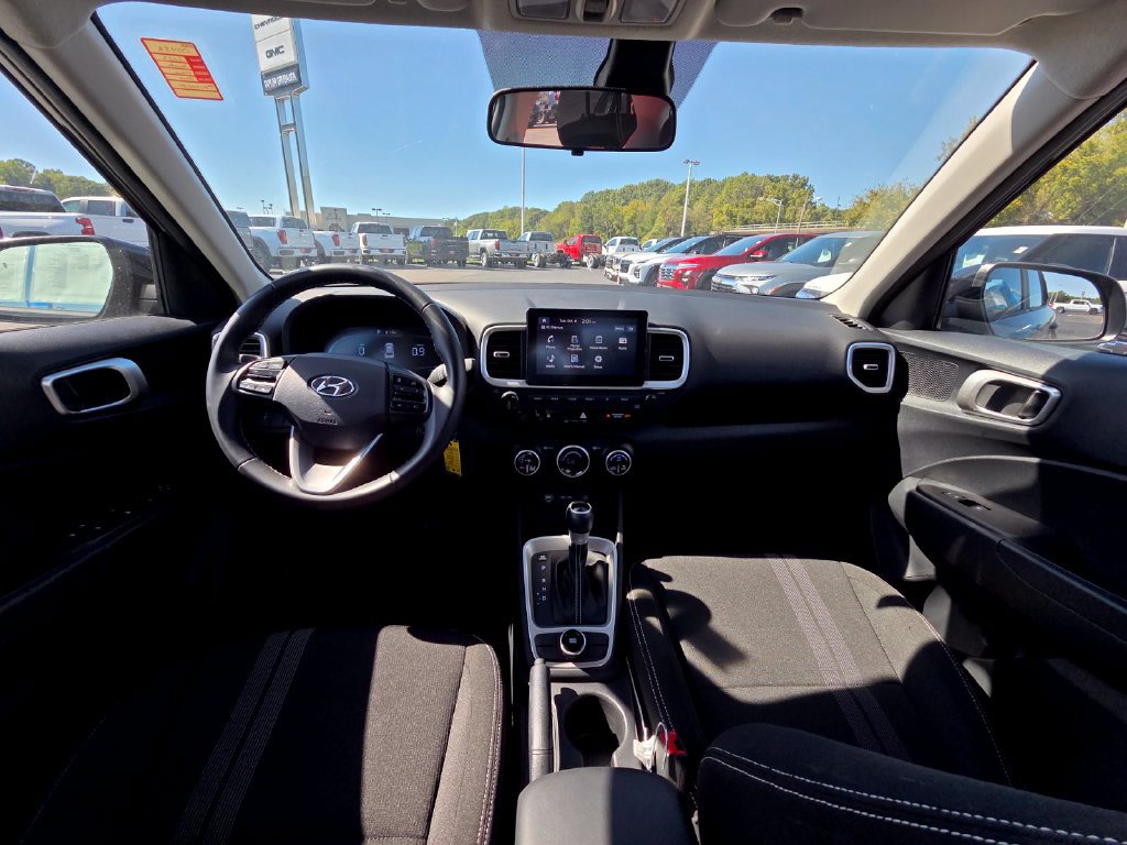 Used 2023 Hyundai Venue SEL FWD image 29