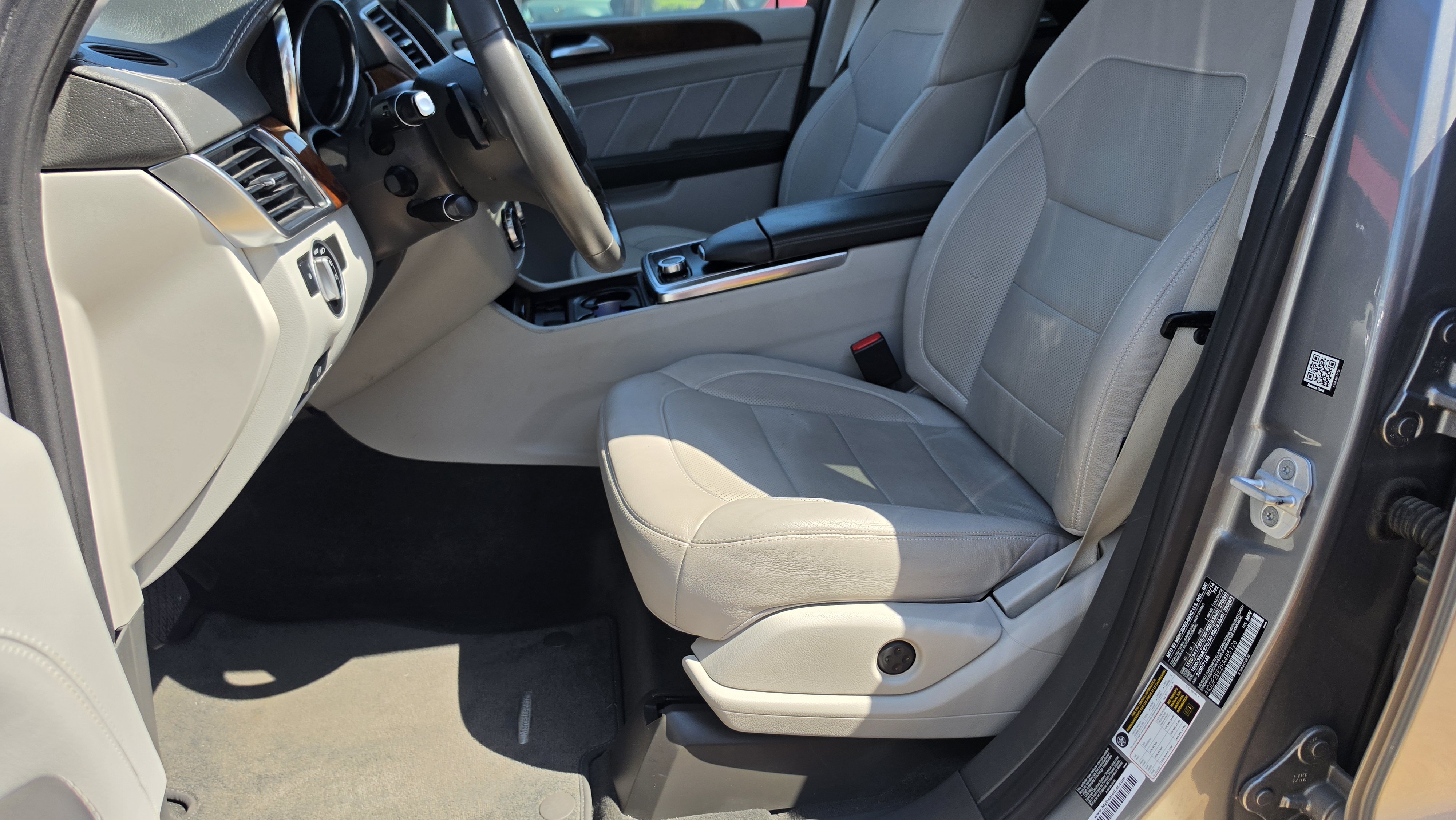Used 2015 Mercedes-Benz GL 320 BlueTEC 4MATIC w/ Premium I Package image 28