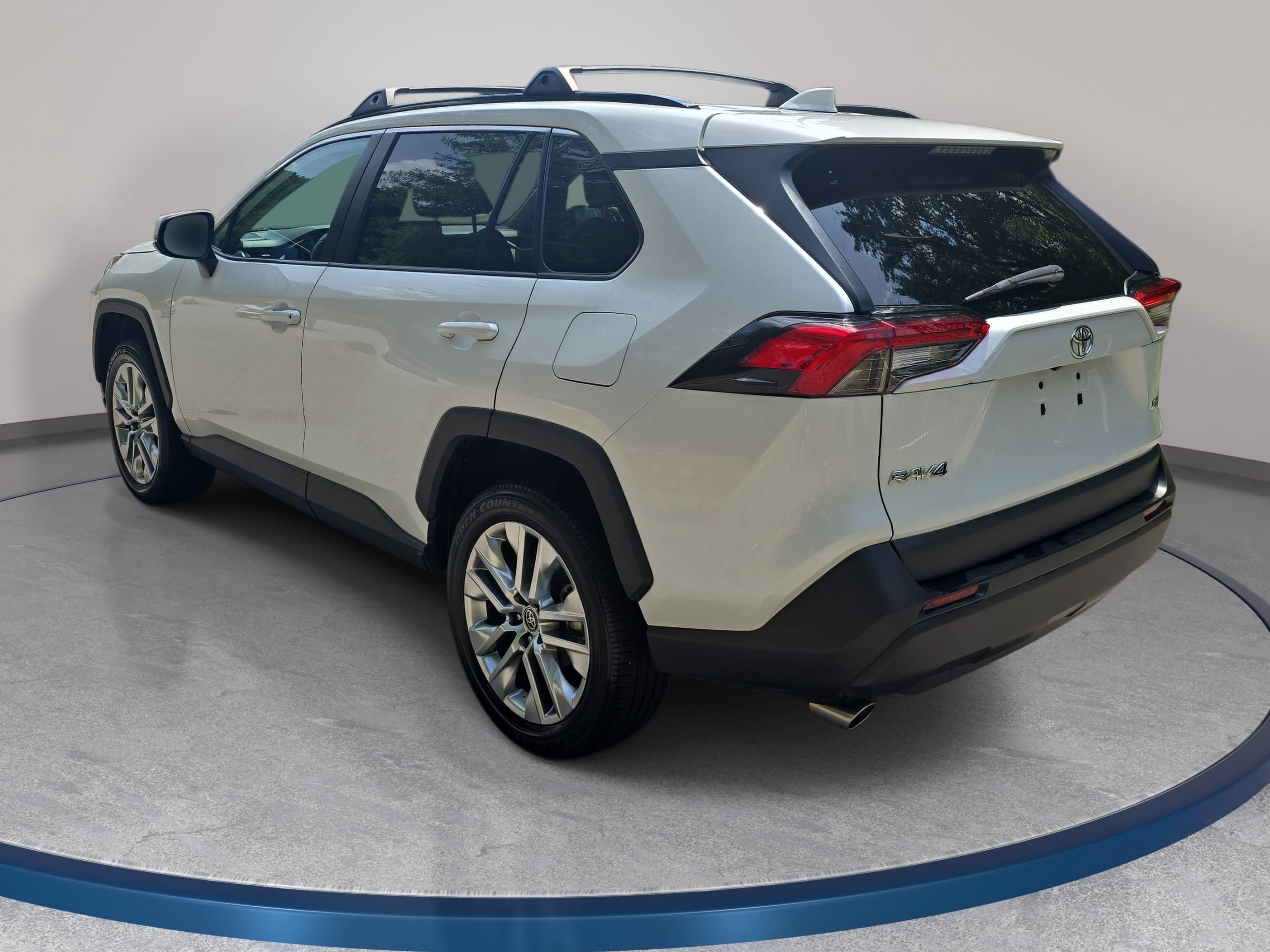 Used 2025 Toyota RAV4 XLE Premium FWD image 7