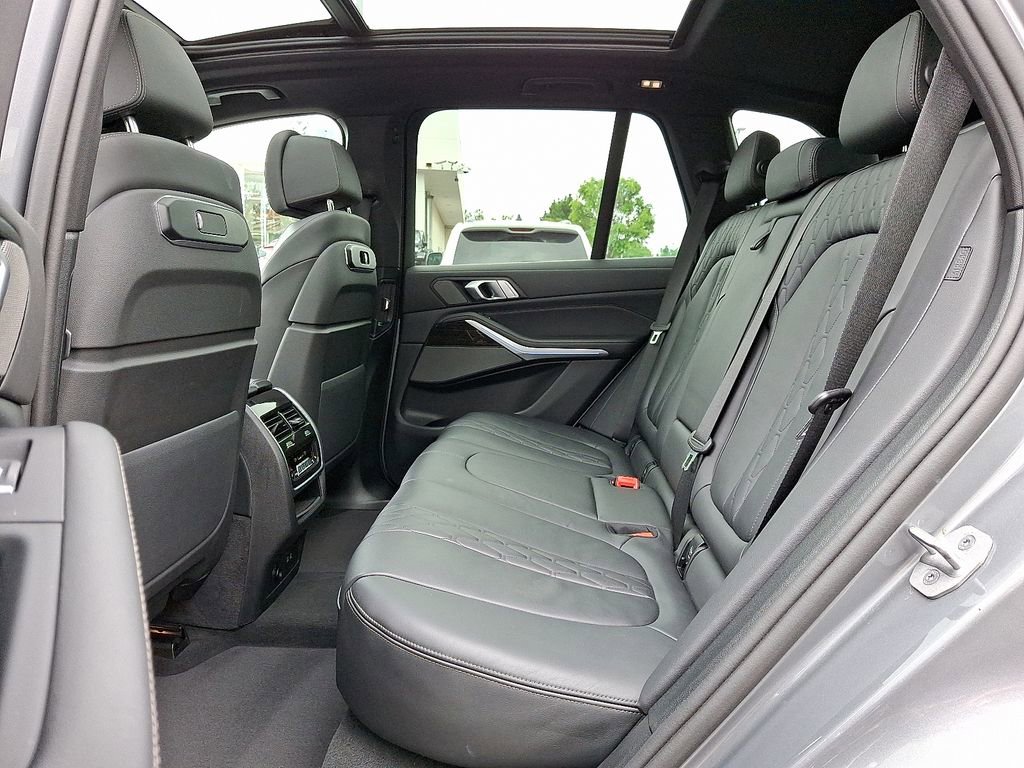 Used 2025 BMW X5 xDrive50e AWD/4WD image 10