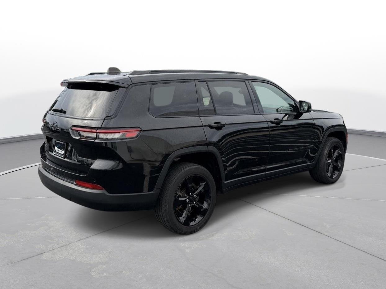 Used 2023 Jeep Grand Cherokee L Laredo AWD/4WD image 4