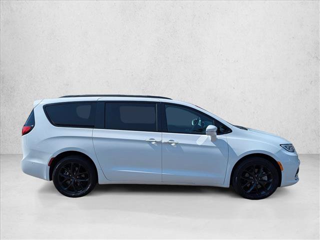 Used 2022 Chrysler Pacifica Limited w/ S Appearance Package AWD/4WD image 4
