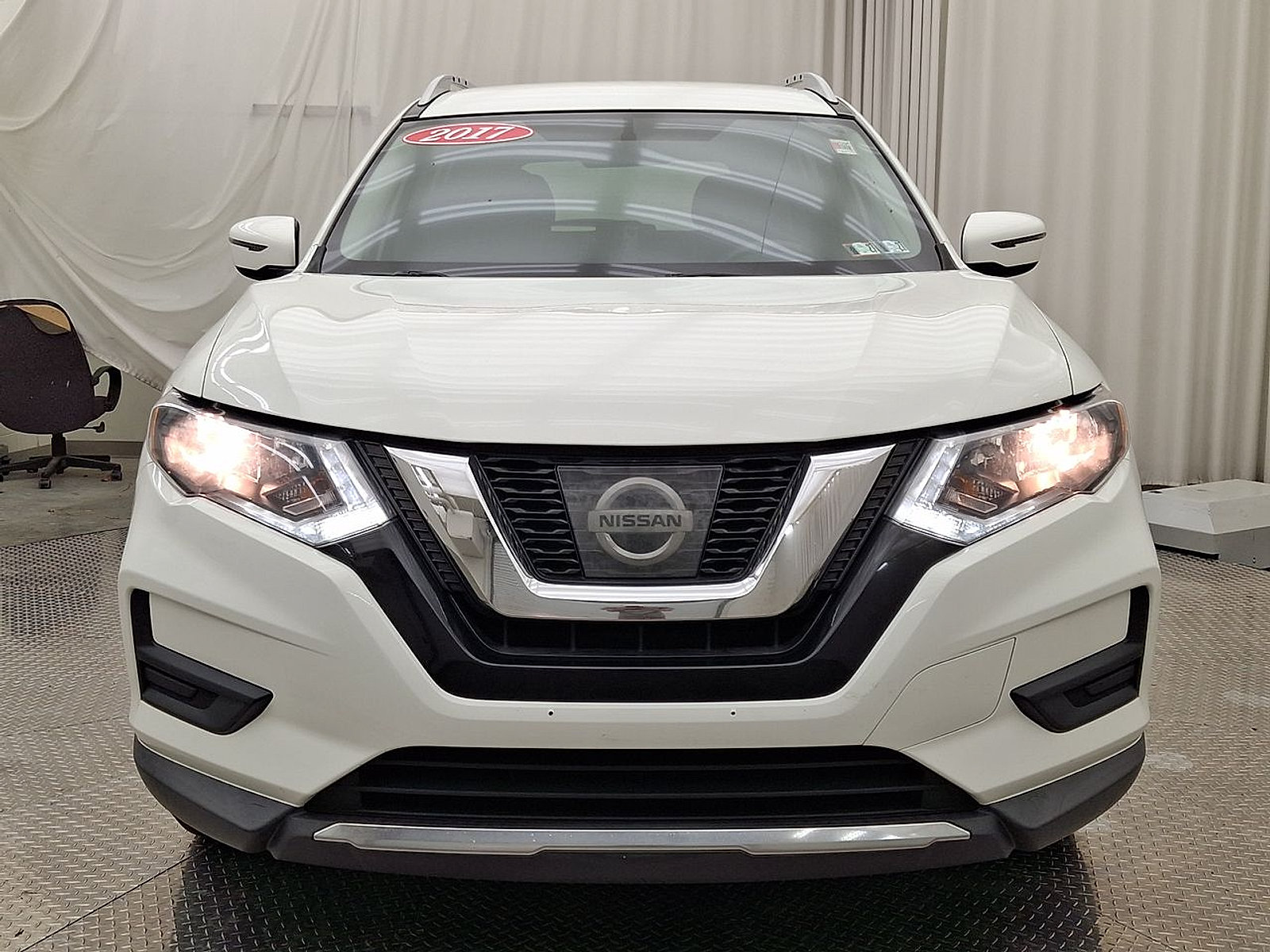 Used 2017 Nissan Rogue SV AWD/4WD image 32