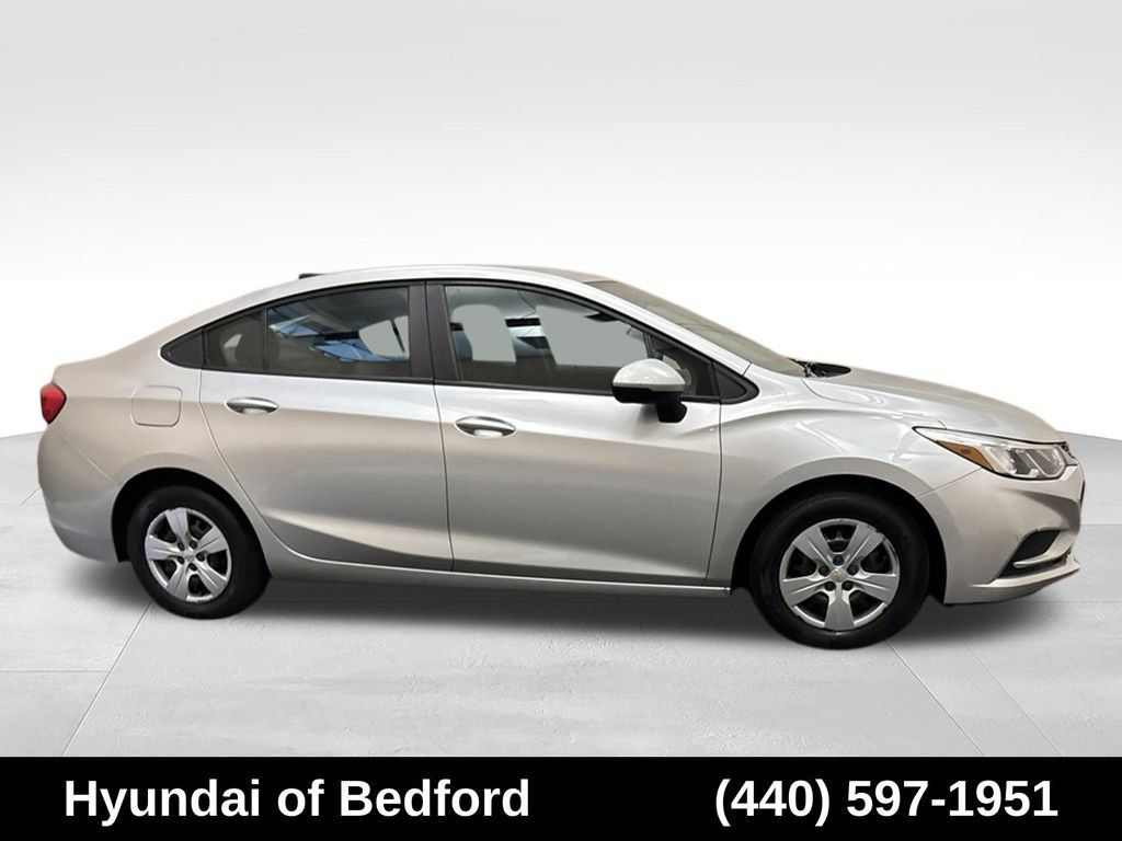 Used 2018 Chevrolet Cruze LS FWD image 4